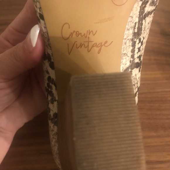 Crown Vintage 6.5 block heel - Picture 3 of 3